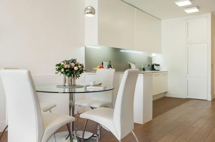 Two Bedroom Luxury Apartment - Balcony With View Of Notre Dame ปารีส ภายนอก รูปภาพ