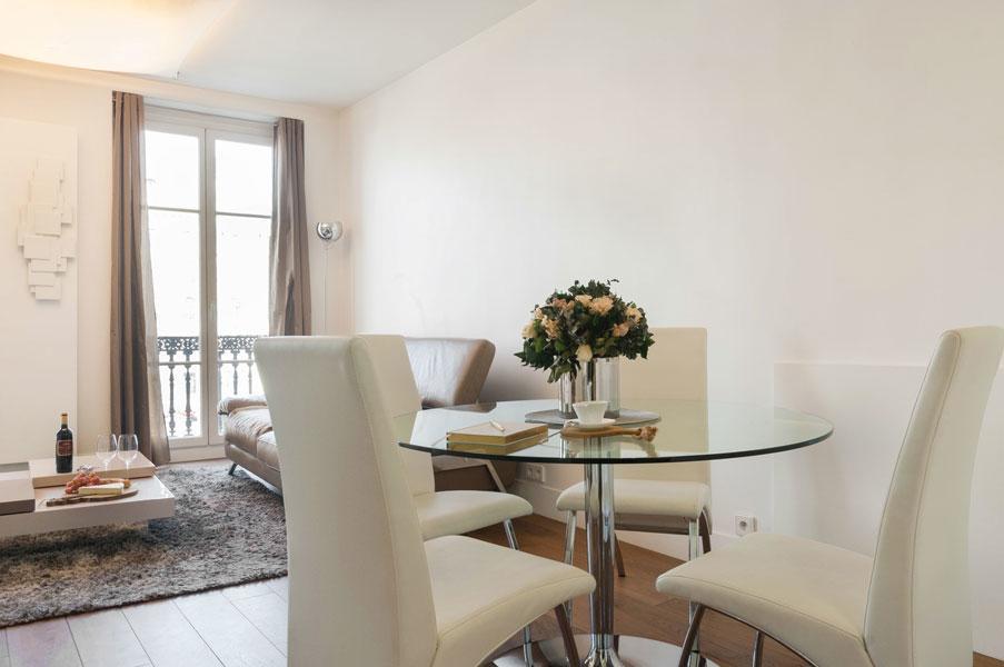 Two Bedroom Luxury Apartment - Balcony With View Of Notre Dame ปารีส ภายนอก รูปภาพ