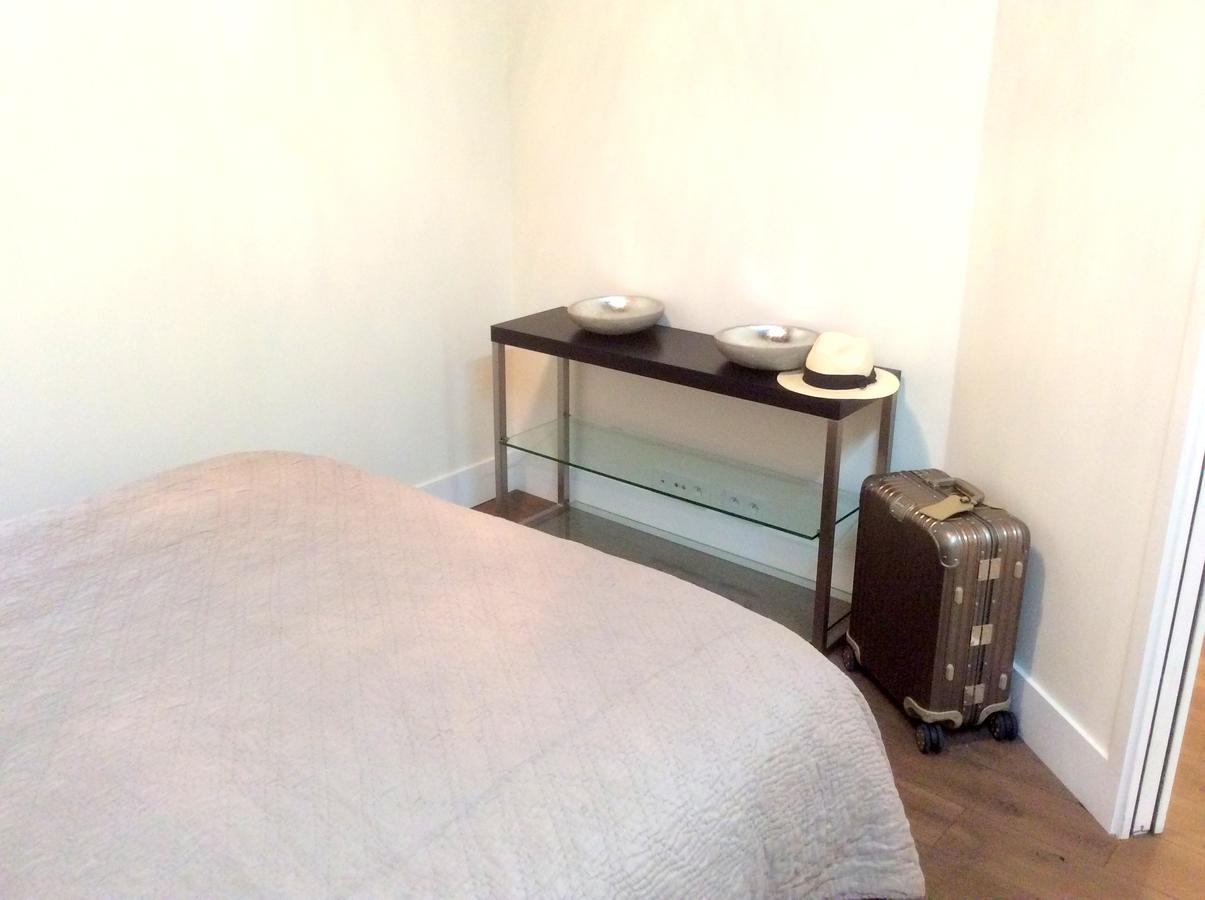 Two Bedroom Luxury Apartment - Balcony With View Of Notre Dame ปารีส ภายนอก รูปภาพ