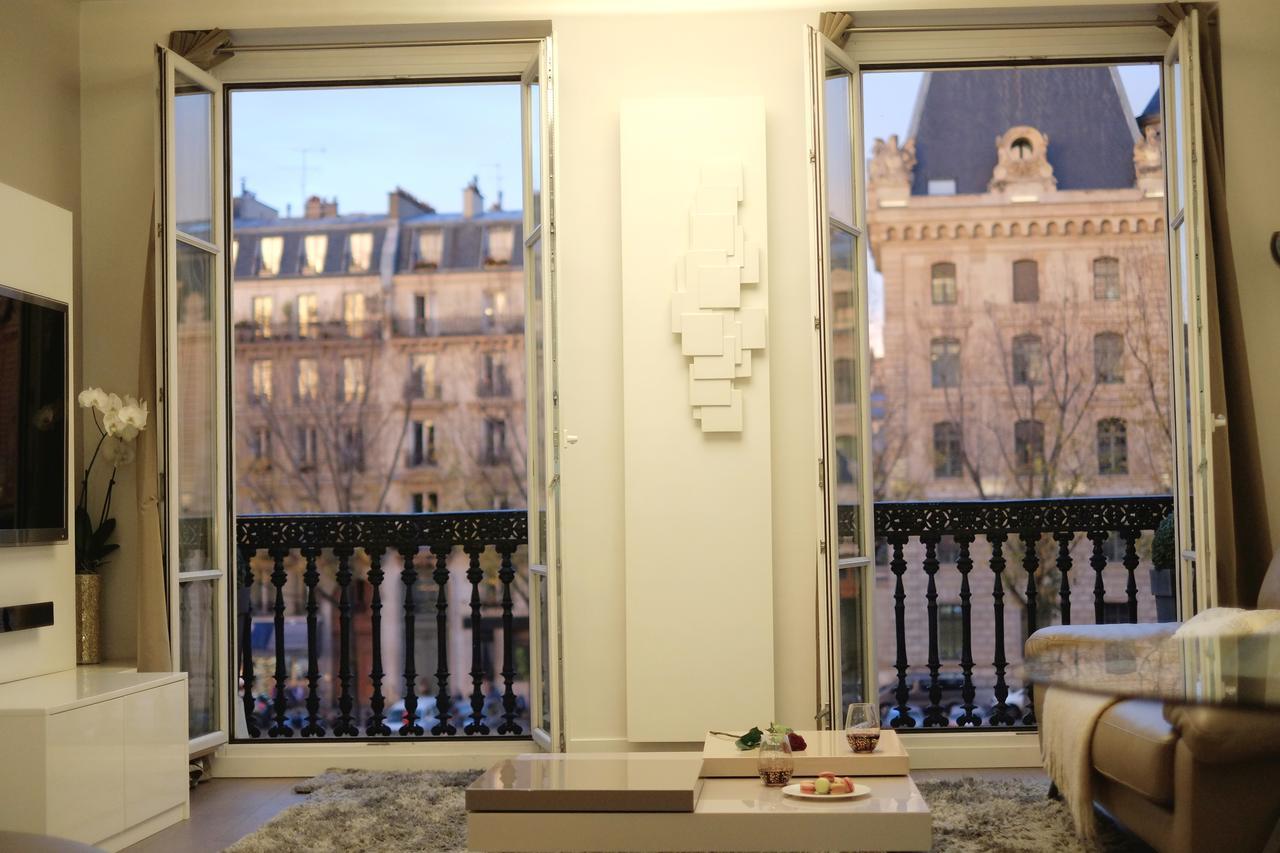 Two Bedroom Luxury Apartment - Balcony With View Of Notre Dame ปารีส ภายนอก รูปภาพ